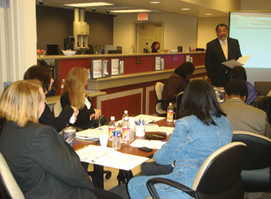 380PXRichard-King-conducting-a-Fiscal-Fitness-session-to-small-business-owners