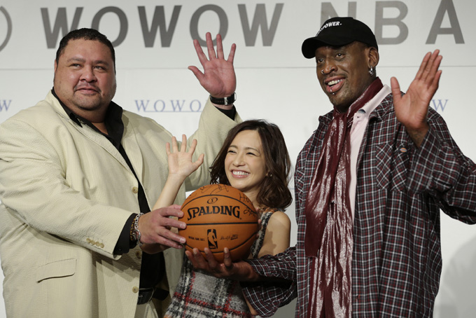 Former basketball player Dennis Rodman, right, former sumo grand champion Akebono, left, and Japanese actress Maomi Yuki pose for photographers during a news conference to promote a Japanese cable network’s coverage of the upcoming NBA season, in Tokyo, Friday, Oct. 25, 2013. (AP Photo/Shizuo Kambayashi)