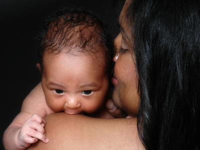 black-woman-breastfeeding