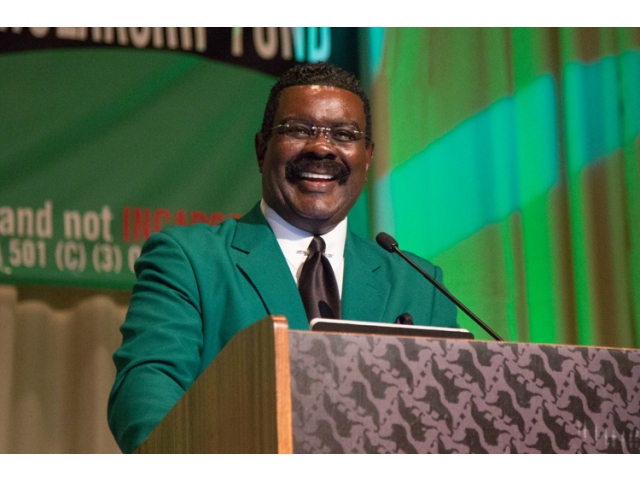 34813-SidE.TaylorFounderandCEORealLife101-2f18a201