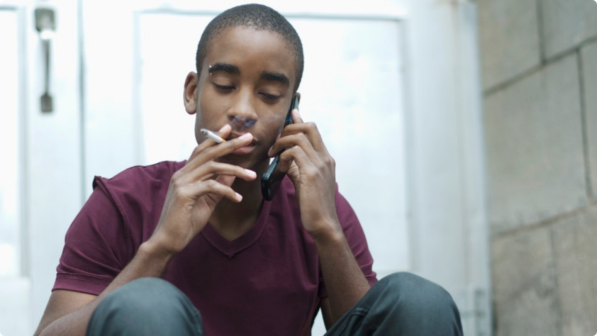 120612-health-teen-smoking-cell-phone-cigarettes.jpg