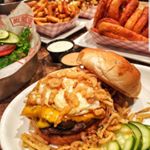 Is it lunch time yet We really want mercurybardetroit Topor burger and ALL the sides credit thestarvingdentist detroit Corktown lunch burger fries goodeats