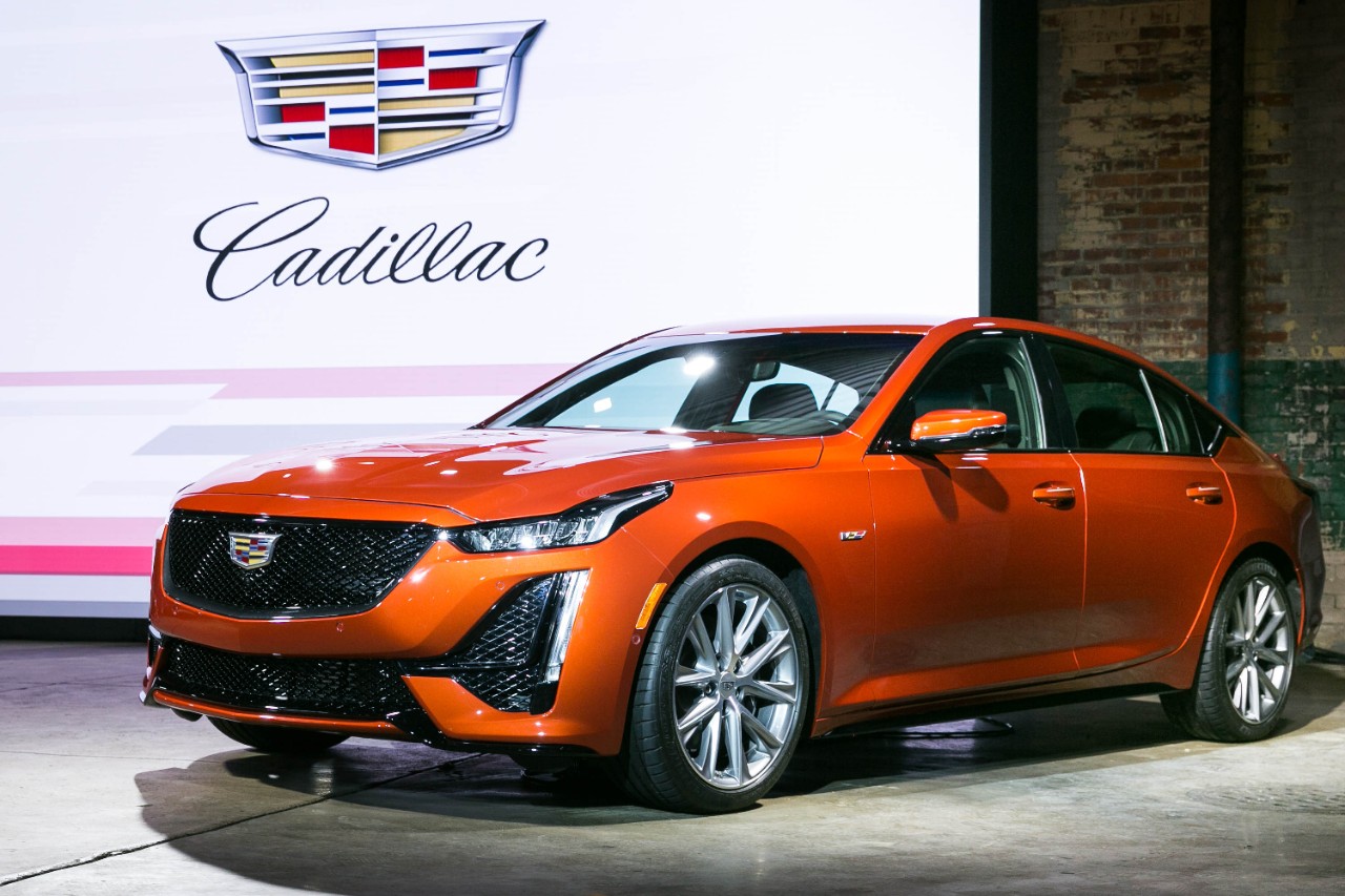 Cadillac Unveils First-Ever CT4-V and CT5-V