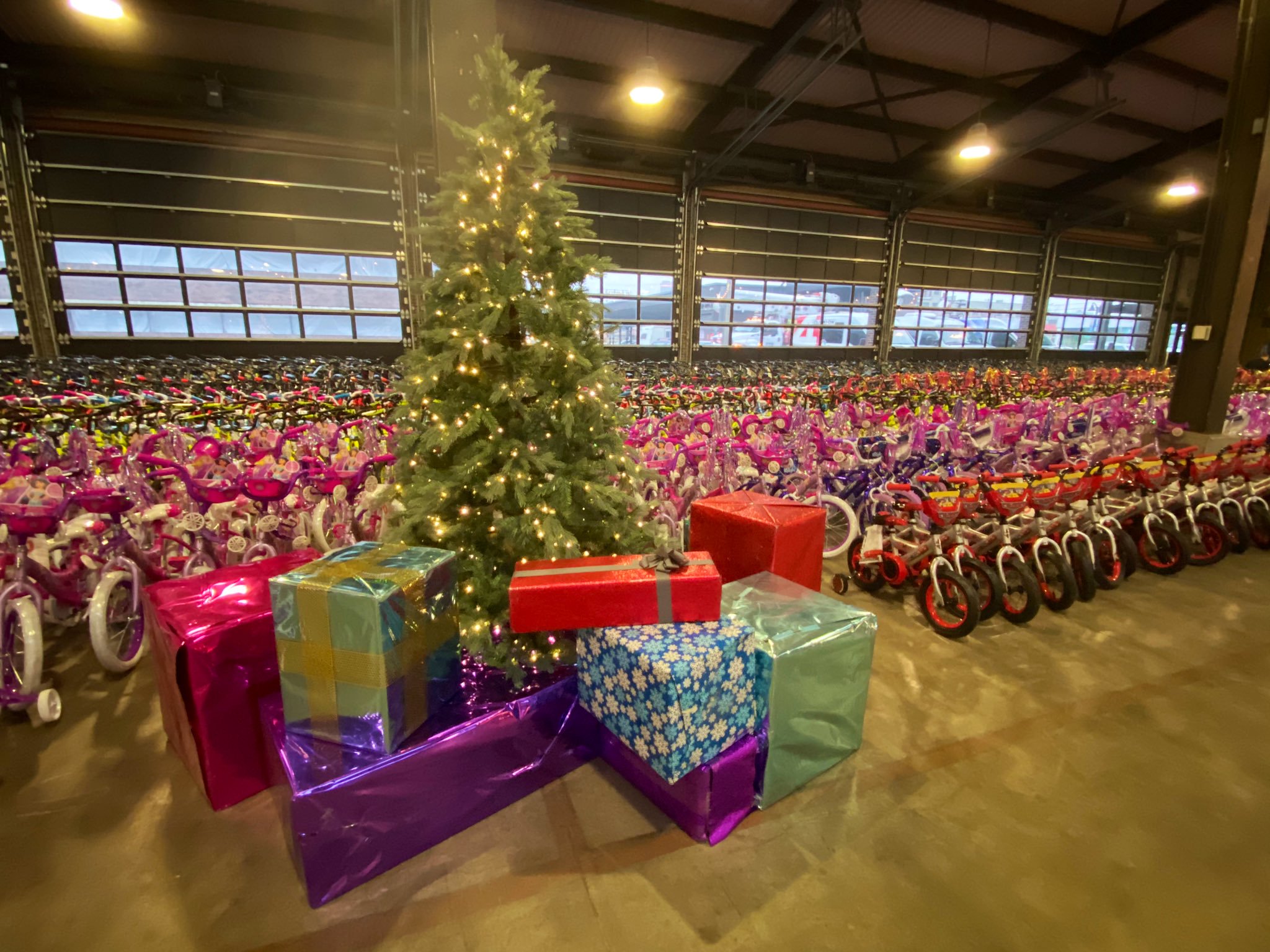Pistons Team Up With Toy For Tots To