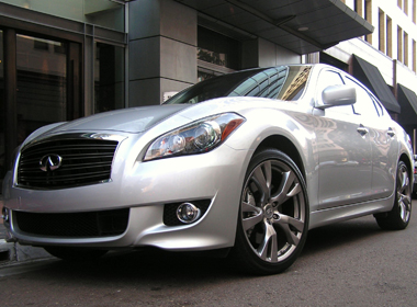 380pxInfiniti-M-Side-Grille