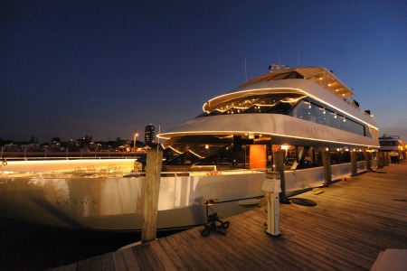 images_Ovation-Yacht-at-Night-20111 Ovation-Yacht-at-Night-20111.jpg
