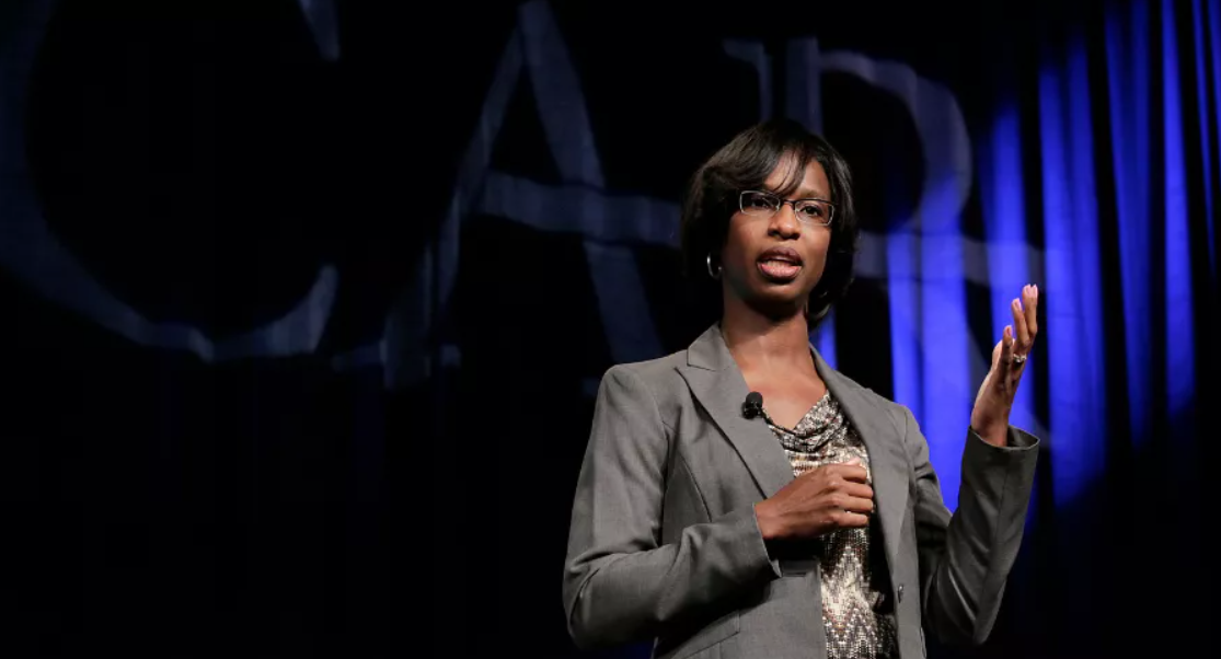 Dos altos ejecutivos negros dejan Amazon en medio de una reorganización del liderazgo | La crónica de Michigan 2 Dos altos ejecutivos negros dejan Amazon en medio de una reorganización del liderazgo | La crónica de Michigan