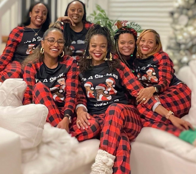 Pijamas para la cultura: una línea de pijamas de propiedad negra que aporta diversidad a la moda navideña | La crónica de Michigan