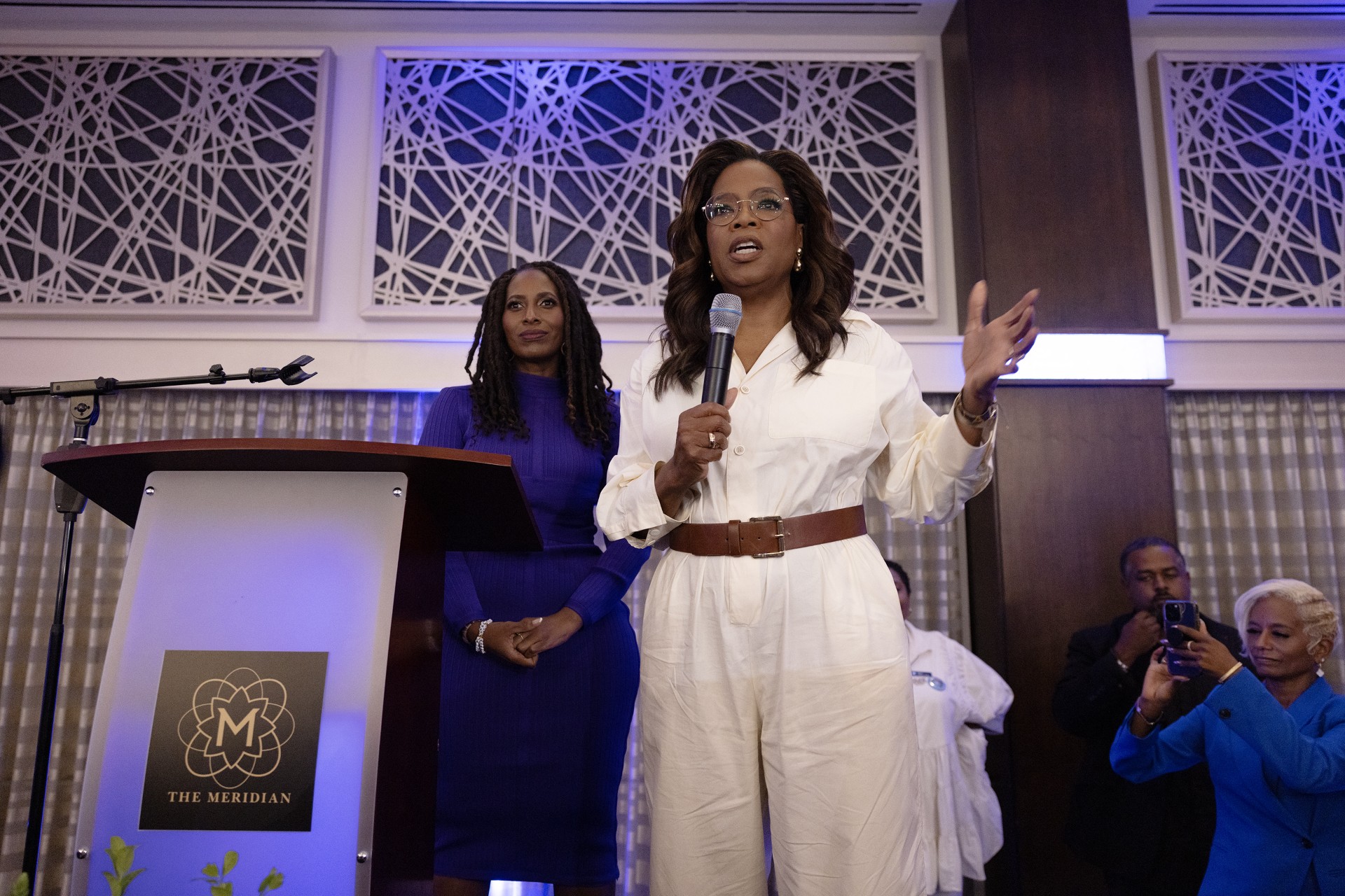 Oprah Winfrey y la vicepresidenta Kamala Harris piden unidad durante manifestación en Michigan - The Michigan Chronicle