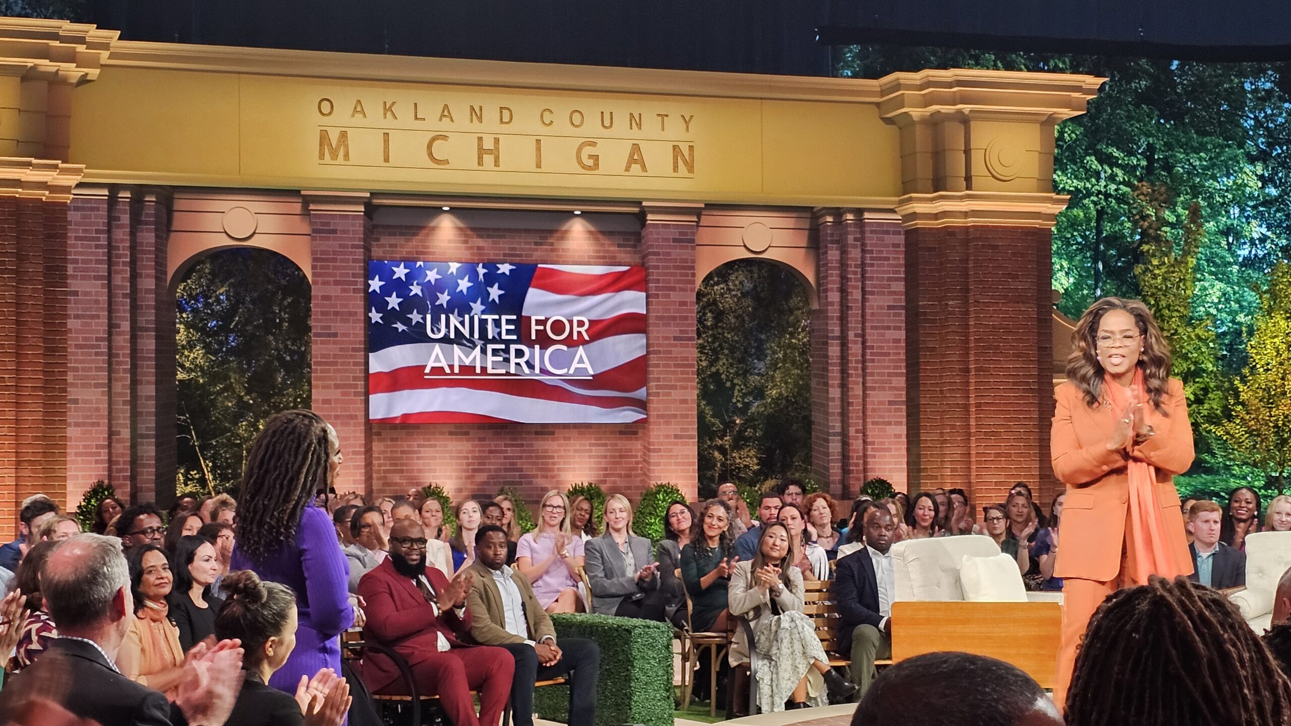 Oprah Winfrey y la vicepresidenta Kamala Harris piden unidad durante manifestación en Michigan - The Michigan Chronicle