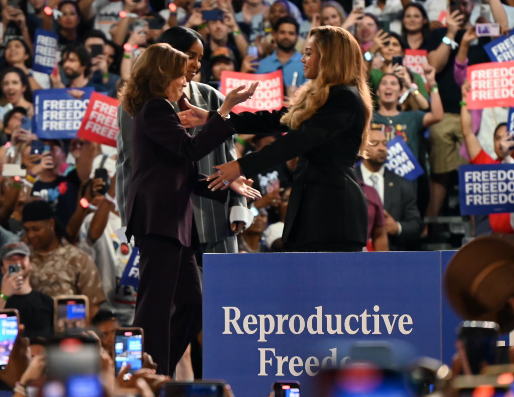 Kamala Harris y Beyoncé dicen: Forméense y voten por la libertad - The Michigan Chronicle