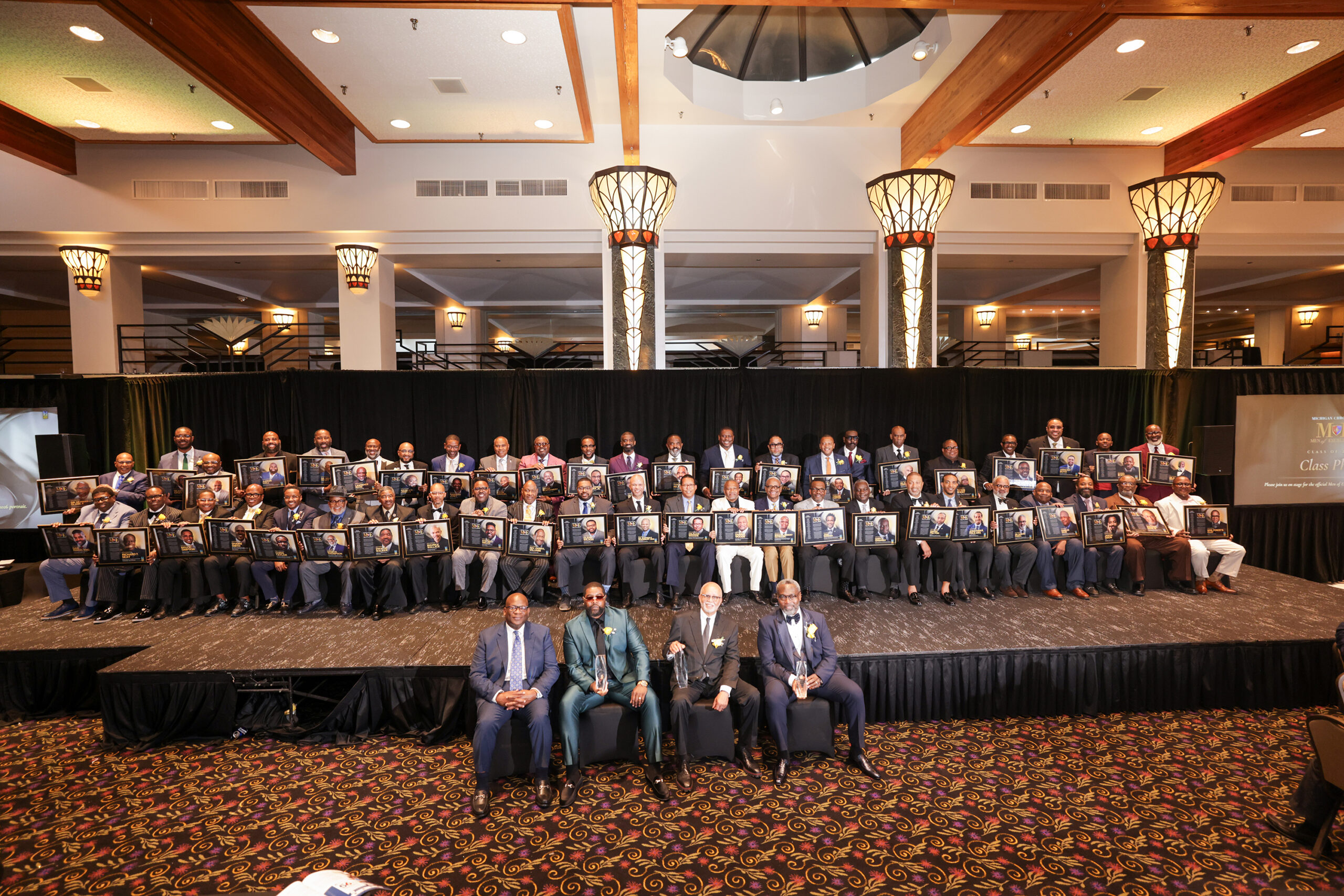 アメリカ軍　Award of Excellence チャレンジ Michigan Chronicle Honors 50 Black Men at 18th Annual Men of